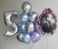 Композиция из шаров с серебряной цифрой пять