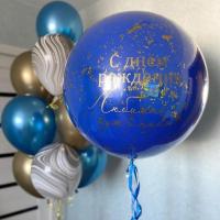 Синий шар с надписью и фонтан из шаров